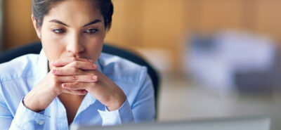 woman waiting looking at the laptop